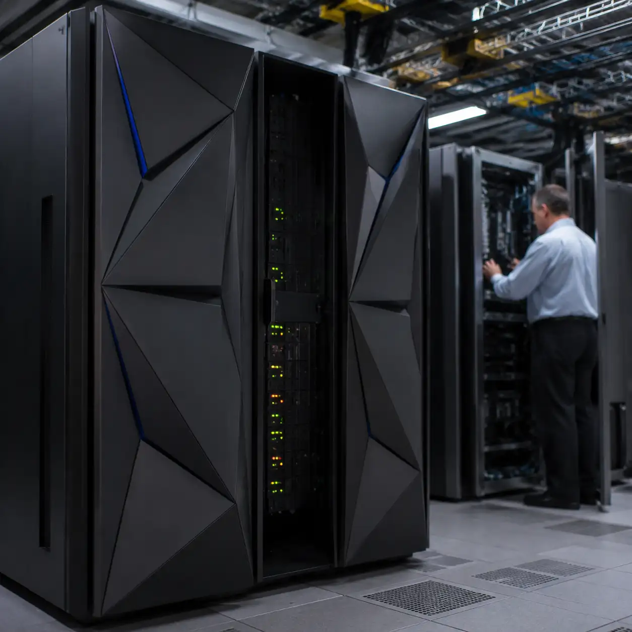 IBM大型机收入下滑42%:AI挤占预算,订单能否回来才是关键