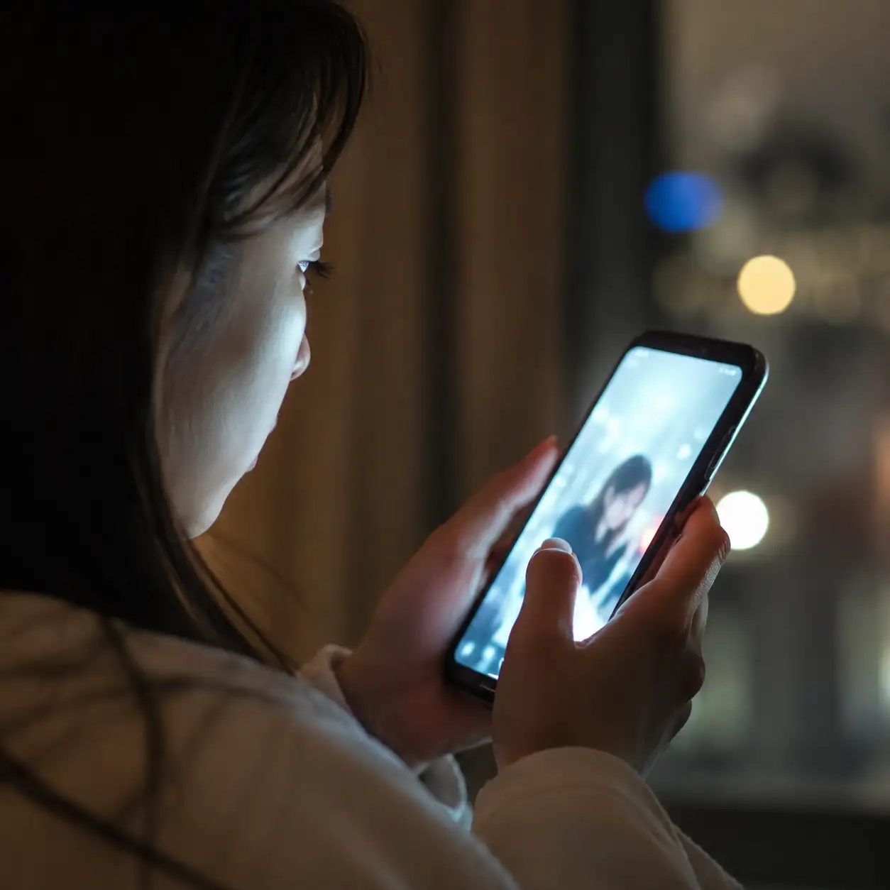 手机竖屏接管信息流：TikTok、Instagram、YouTube长成同一张脸